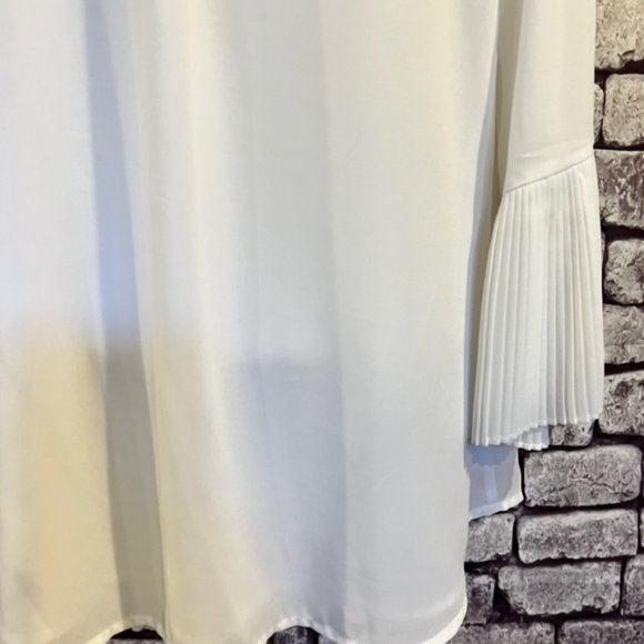 Roz & Ali White Button Down V-Neck Blouse Size Large - Picture 6 of 8